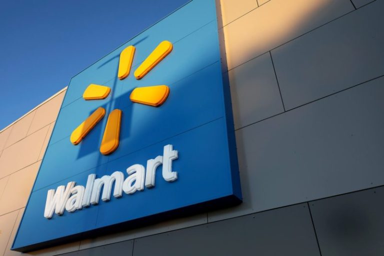 Bargain hunters drive Walmart sales and outlook higher